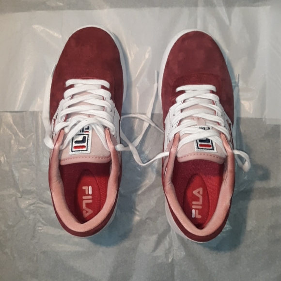 🚨 Fila Classic Sneakers Women size 9 Brand NEW - Picture 6 of 8